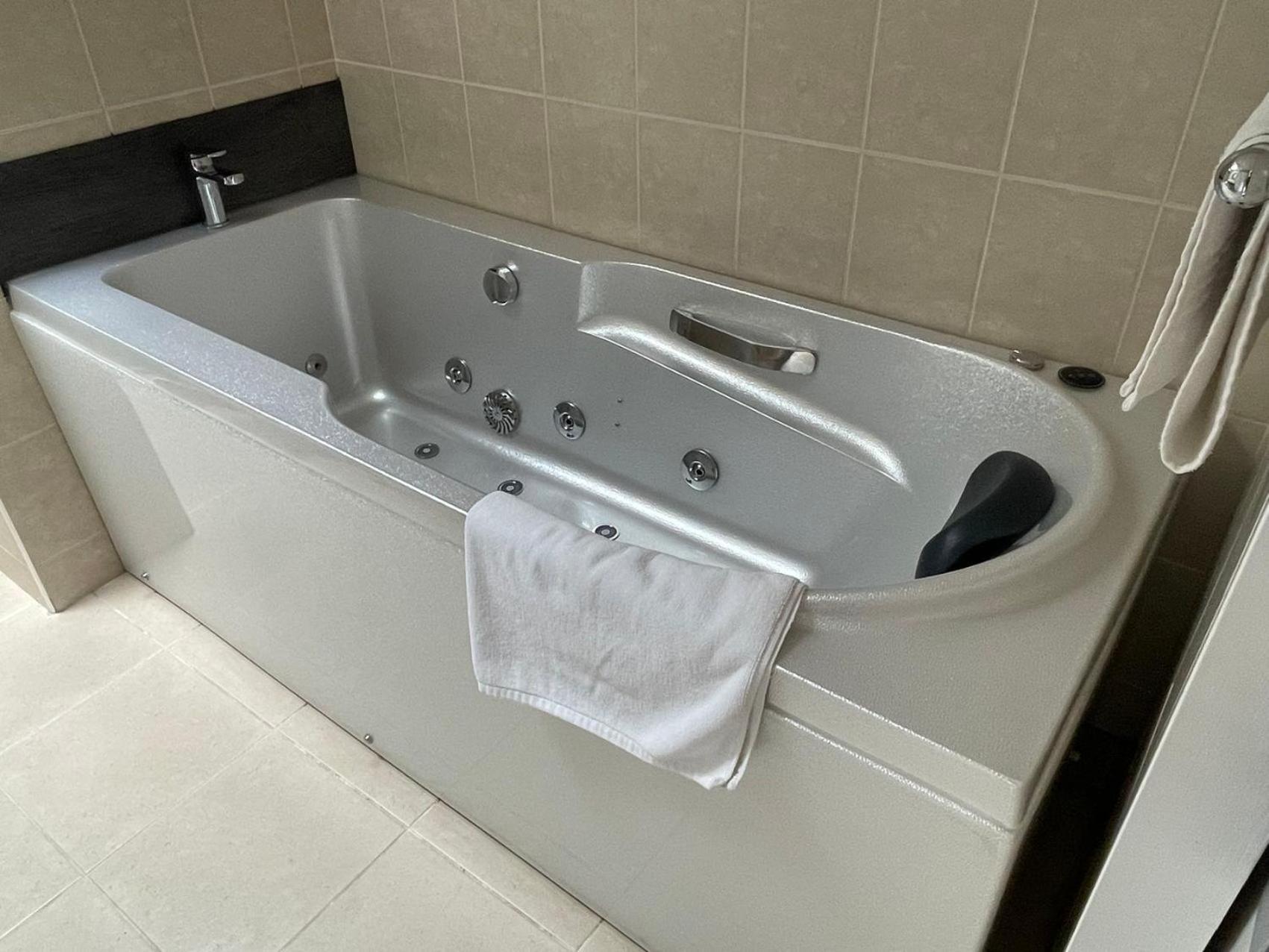 Alpha Motel With Spa-Bath Christchurch Exterior foto
